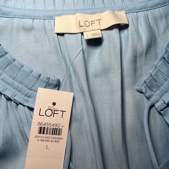 LOFT Blue Sleeveless Pleated Blouse - Picture 3 of 6